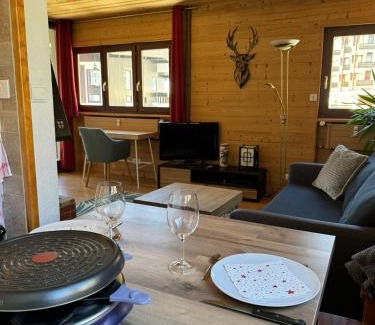 La Clusaz Apartment | Appartement T2 ambiance chalet centre village proche des commerces et des pistes WIFI