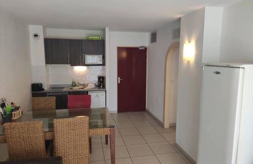 Argeles Plage Apartment | Appartement T2 Climatisé, Terrasse de 23m², Piscine, Parking, à 100m de la Plage, Argelès-sur-Mer - FR-1-388-203