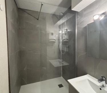 Sete Apartment | Appartement T2 climatisé 4 personnes piscine et parking privée