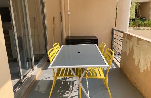 Sete Apartment | Appartement T2 climatisé 4 personnes piscine et parking privée