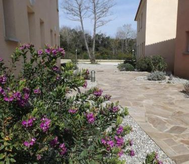 Santa-Maria-Poggio Apartment | Appartement T2 dans résidence avec piscine