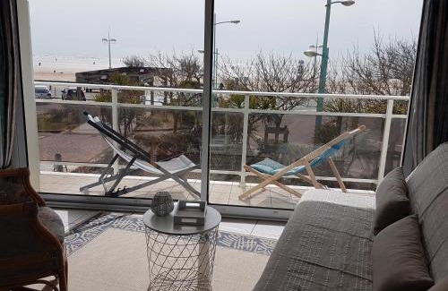 Saint-Jean-de-Monts Apartment | Appartement T2 vue mer les pieds dans l'eau avec parking privé
