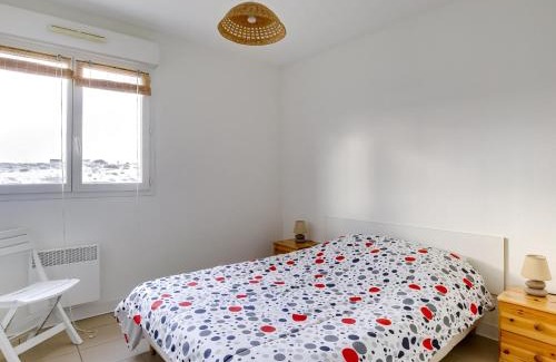 Biscarrosse Plage Apartment | Appartement T3 avec Terrasse - à 50m de la Plage de Biscarrosse, Parking Privé Inclus - FR-1-521-15