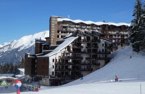 La Perriere Apartment | *Appartement T3 skis aux pieds avec balcon, parking et ski-casier, idéal pour skieurs !* - FR-1-513-18