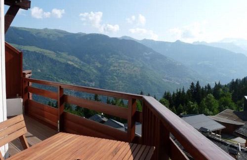 La Perriere Apartment | *Appartement T3 skis aux pieds avec balcon, parking et ski-casier, idéal pour skieurs !* - FR-1-513-18