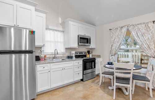 Fredericksburg Cabin | Appian Way Monte Carlo 1 Bedroom Cabin by RedAwning