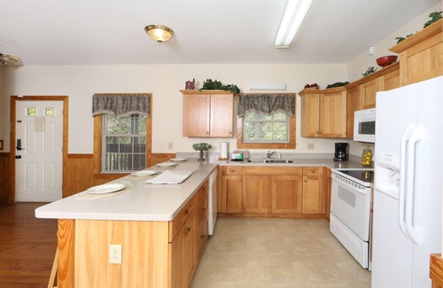 Pigeon Forge Ski Chalet | Apple Blossom 10 - Two Bedroom Chalet