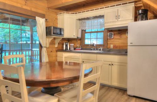 Millersburg House | Apple Blossom Cabin by Amish Country Lodging
