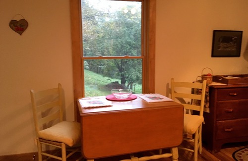 Hot Springs Cabin | Apple Cabin On The Creek-Mountain Getaway