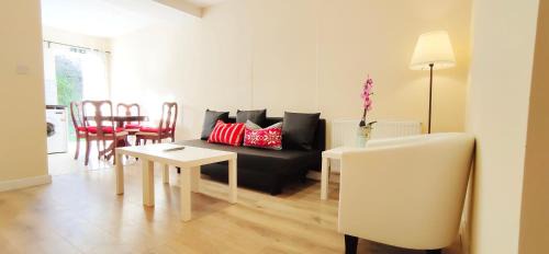 Hillingdon Apartment | Apple Garden A-2