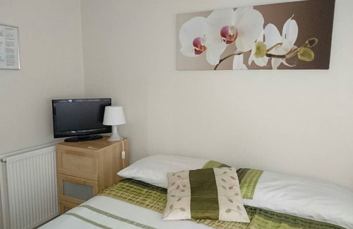 Harlington Hotel | Apple House Guesthouse Heathrow Airport