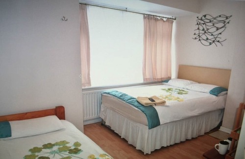 Harlington Hotel | Apple House Guesthouse Heathrow Airport