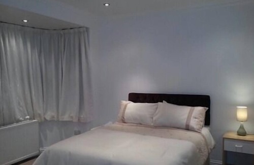 Queensbury House | Apple House Guesthouse Wembley