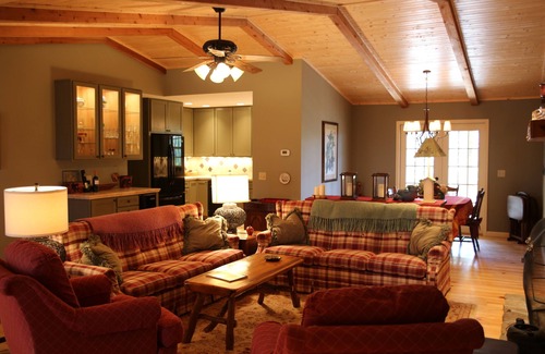 Highlands Cottage | Apple Lodge- Two Bedroom/three bath cottage