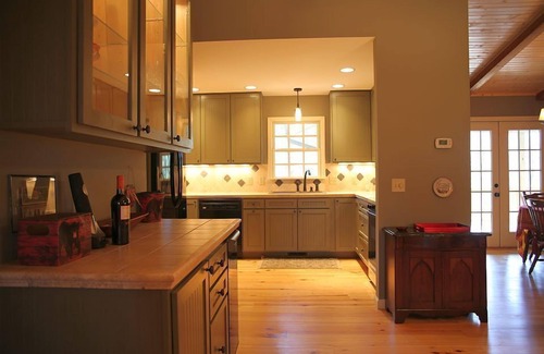 Highlands Cottage | Apple Lodge- Two Bedroom/three bath cottage