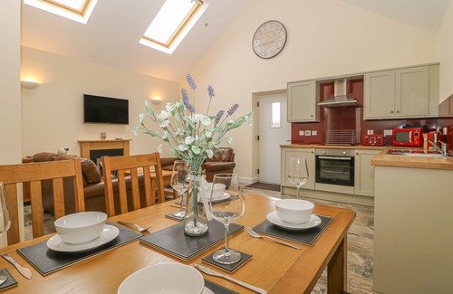 Dunnington Cottage | APPLE TREE COTTAGE, family friendly, with a garden in Dunnington