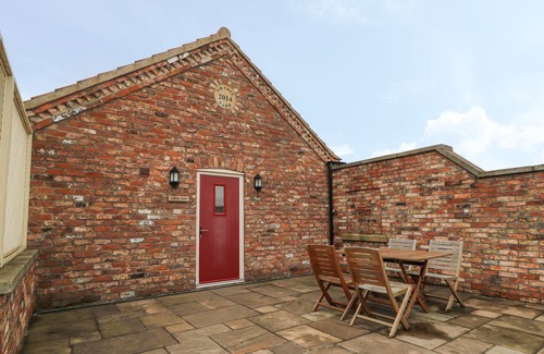 Dunnington Cottage | APPLE TREE COTTAGE, family friendly, with a garden in Dunnington