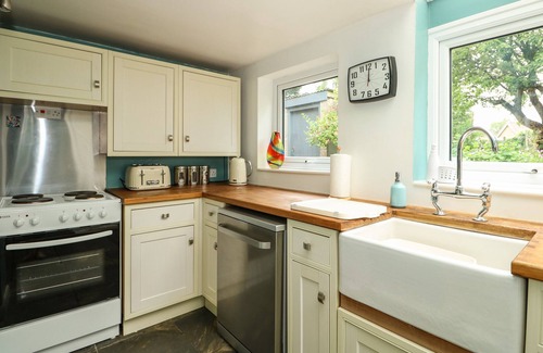 Branston Cottage | APPLE TREE COTTAGE, pet friendly, with open fire in Branston