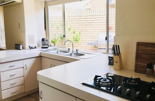 Applecross Villa | AppleTree Apartments Spacious & private 3 bedroom villa in Applecross