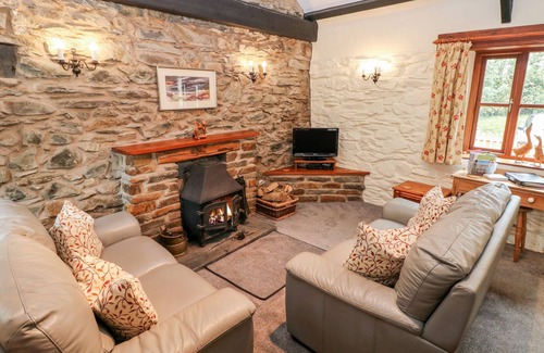 Trefin Cottage | APPLETREE COTTAGE, pet friendly, with open fire in Haverfordwest