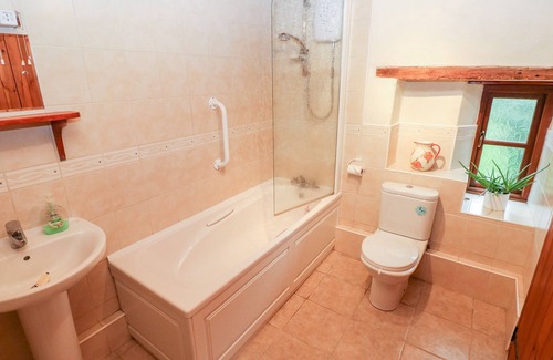 Trefin Cottage | APPLETREE COTTAGE, pet friendly, with open fire in Haverfordwest
