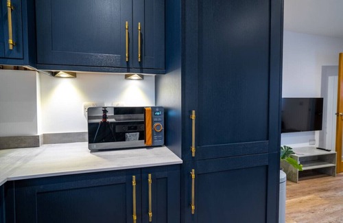 Crawley Apartment | Applewood Ground Floor Apartment is a 2 bedroom with parking in Three Bridges