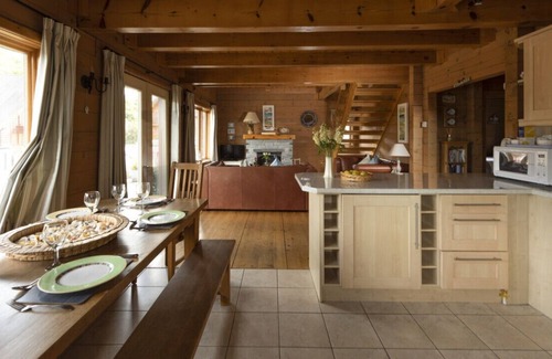 Little Petherick House | Applewood - Three Bedroom House, Sleeps 6