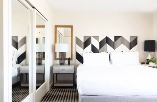 Norma Triangle Hotel | Appreciate the Beauty of Hollywood at an Exemplary Suite! 4 Modern Units, Pool!