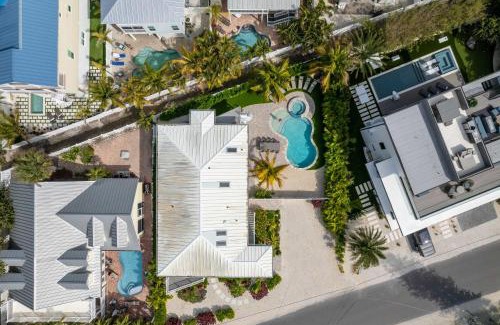 Anna Maria Villa | Approx 40 steps to beach entrance of Anna Maria beach