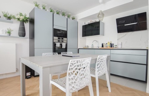 Rigollots Apartment | Appt 4 pers dans un immeuble neuf avec jardin WIFI direction Paris