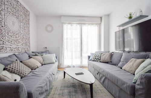 Rigollots Apartment | Appt 4 pers dans un immeuble neuf avec jardin WIFI direction Paris