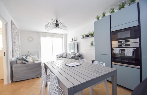 Rigollots Apartment | Appt 4 pers dans un immeuble neuf avec jardin WIFI direction Paris