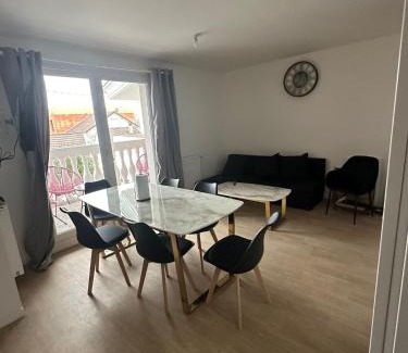 Le Blanc-Mesnil Apartment | Appt spacieux et calme prox Disney-CDG-Stade de France