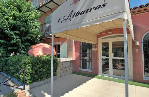 Mouans-Sartoux Apartment | Appt Studio avec Balcon Parking privé, Piscine, proche Golf St Donat