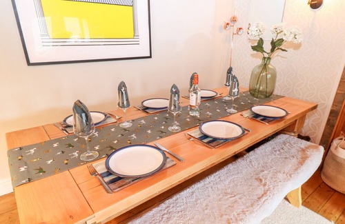 Honley Cottage | APRICOT COTTAGE, pet friendly, character holiday cottage in Holmfirth