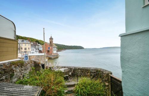 Kingsand House | April Cottage, Cawsand - Beach front
