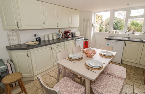 Broadway Cottage | April Cottage