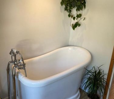 Millbrook Apartment | April Cottage