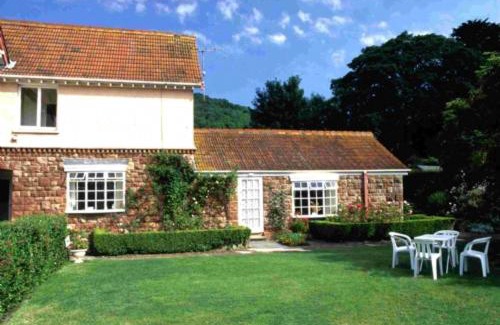 Minehead House | April Cottage