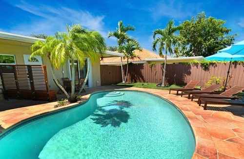 Imperial Point Apartment | April Rates with 40% Off | Heated Pool | Beach 5min