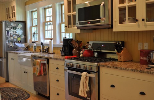 Morrisville House | April Solar Eclipse Home Base in Stowe area - 4 n minimum booking