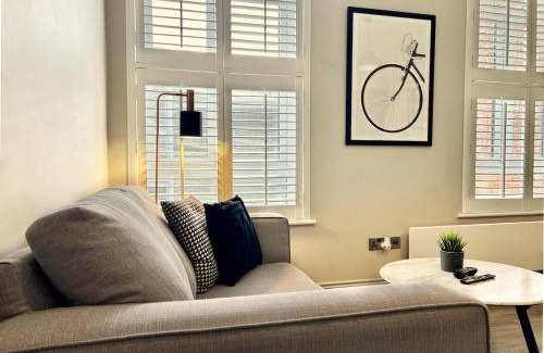 Trafford Apartment | Apt 4, 10 Kingsway in a stylish Georgian Building