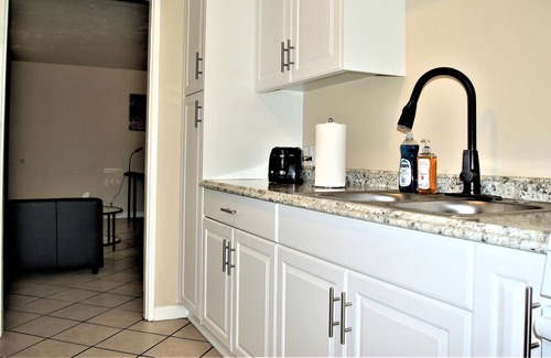 Logan Heights Apartment | Apt #6, 2 bedroom / 1 bathroom, 8 min to Downtown!