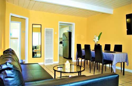 Logan Heights Apartment | Apt #7, 2 bedroom /1 bathroom, 8 min to Downtown!
