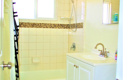 Logan Heights Apartment | Apt #7, 2 bedroom /1 bathroom, 8 min to Downtown!