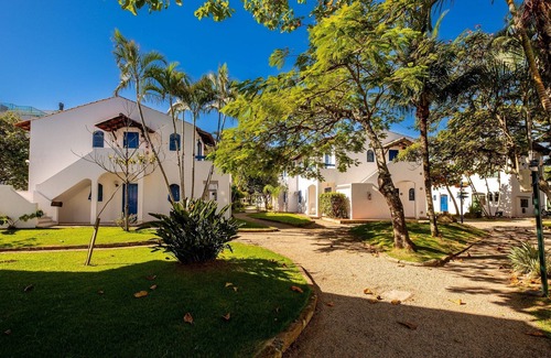Ponta das Canas Apartment | Apt Beautiful Condominium Foot on the Sand Rpb038