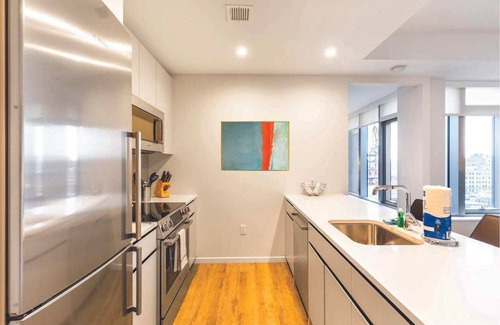 Seaport District Apartment | Apt In Downtown Seaport with Pool and Gym
