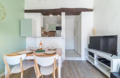 Grasse Apartment | Apt terrasse centre historique