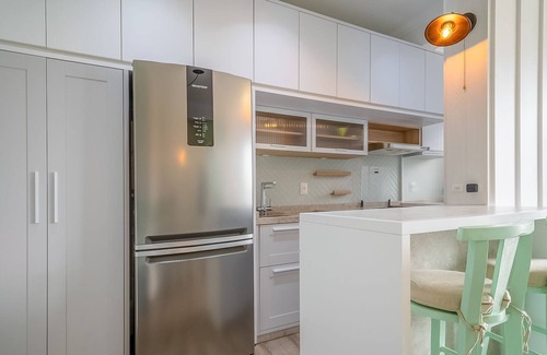 Ingleses Centro Apartment | Apt w/Gourmet Balcony 800m From the Beach Cbe0201