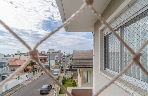 Ingleses Centro Apartment | Apt w/Gourmet Balcony 800m From the Beach Cbe0201